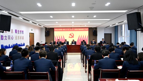 2月28日上午，交科公司黨委一屆三十八次（擴大）會暨黨風(fēng)廉政建設(shè)工作會順利召開。會議傳達學(xué)習(xí)了習(xí)近平總書記重要文章《健全全面從嚴治黨體系》和甘肅建投黨委一屆五次全體(擴大)會議精神；審議通過了交科公司