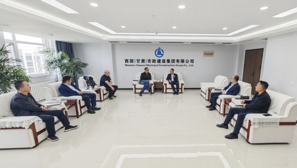 5月14日，中航規(guī)劃設(shè)計(jì)研究總院市政工程設(shè)計(jì)研究院黨委書(shū)記、院長(zhǎng)陳曉峰一行到訪(fǎng)西部（甘肅）市政建設(shè)集團(tuán)有限公司。西部市政建設(shè)集團(tuán)黨委書(shū)記、董事長(zhǎng)劉文太對(duì)中航市政院一行到訪(fǎng)表示歡迎。座談中，雙方負(fù)責(zé)人介