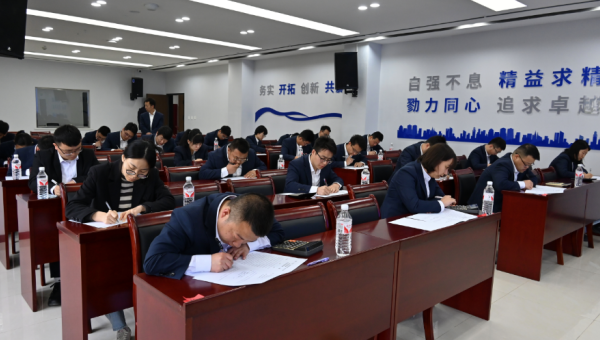 “本屆競賽試題結合了財務業(yè)務實際、制度與核算辦法，設置會計實務全流程核算應用題，重點考察選手們專業(yè)知識綜合運用能力、全流程業(yè)務處理能力和實際問題解決能力！”5月12日，西部市政建設集團工會“2025年